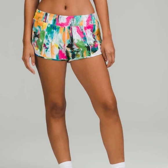 Lululemon Hotty Hot Low-Rise Lined Short 2.5” - Picture 3 of 7